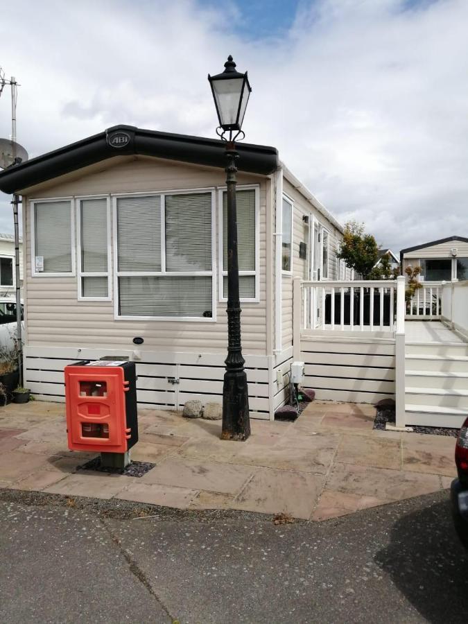 Hotel Lovely 6 Berth Caravan With Decking And Wifi In Kent, Ref 47017C à Whitstable Extérieur photo