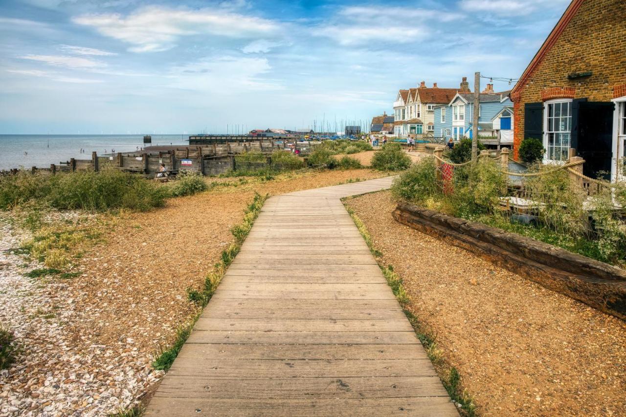 Hotel Lovely 6 Berth Caravan With Decking And Wifi In Kent, Ref 47017C à Whitstable Extérieur photo
