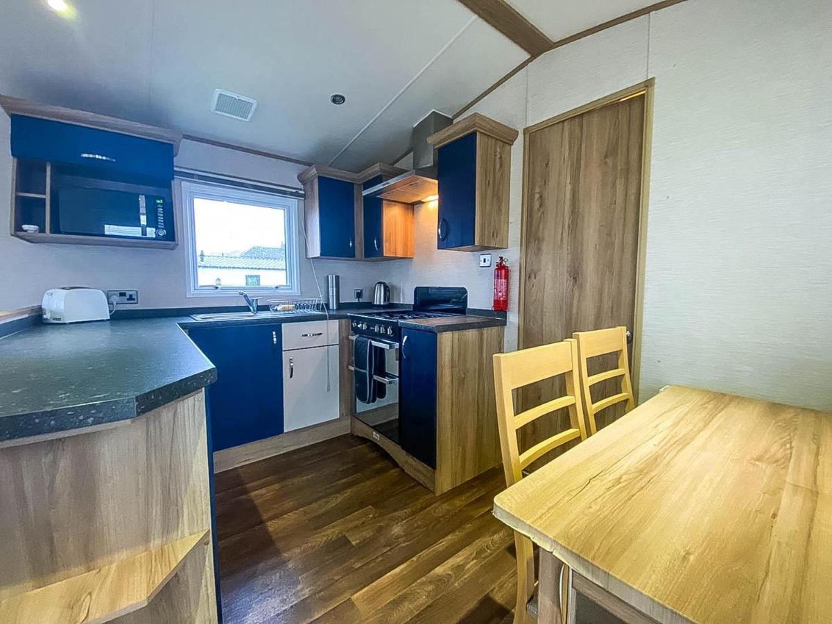 Hotel Lovely 6 Berth Caravan With Decking And Wifi In Kent, Ref 47017C à Whitstable Extérieur photo