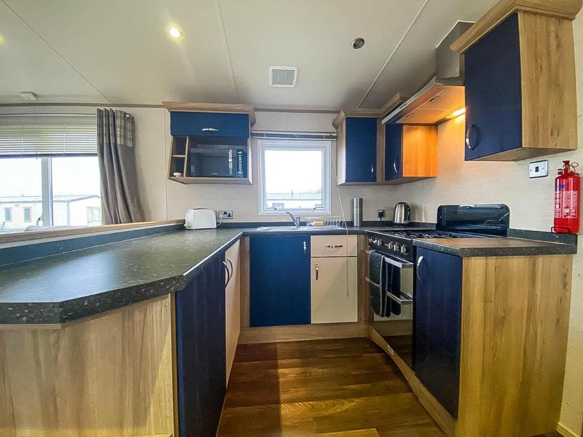 Hotel Lovely 6 Berth Caravan With Decking And Wifi In Kent, Ref 47017C à Whitstable Extérieur photo