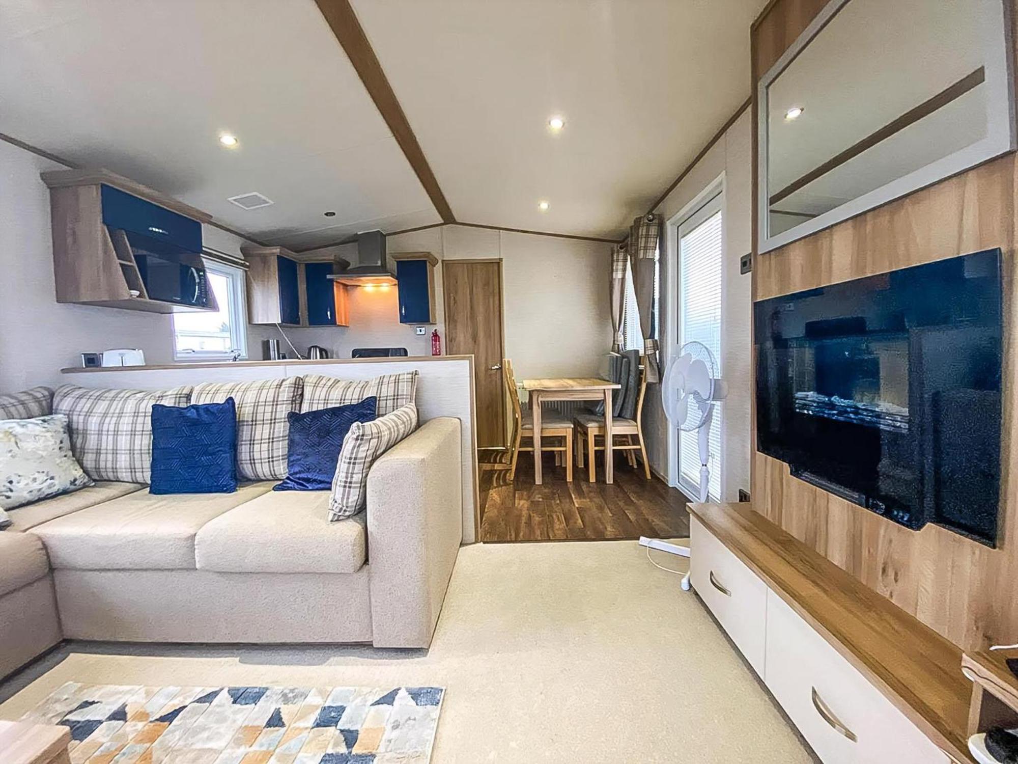 Hotel Lovely 6 Berth Caravan With Decking And Wifi In Kent, Ref 47017C à Whitstable Extérieur photo