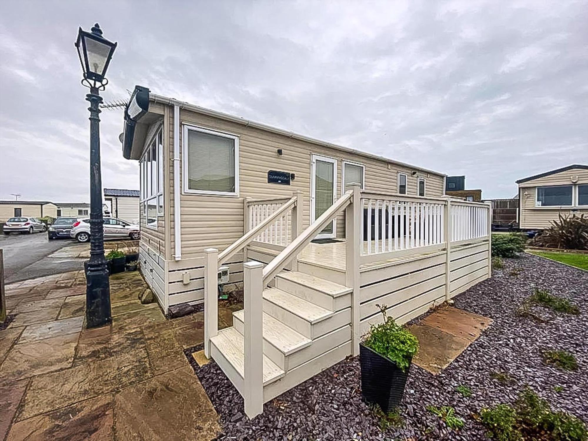 Hotel Lovely 6 Berth Caravan With Decking And Wifi In Kent, Ref 47017C à Whitstable Extérieur photo