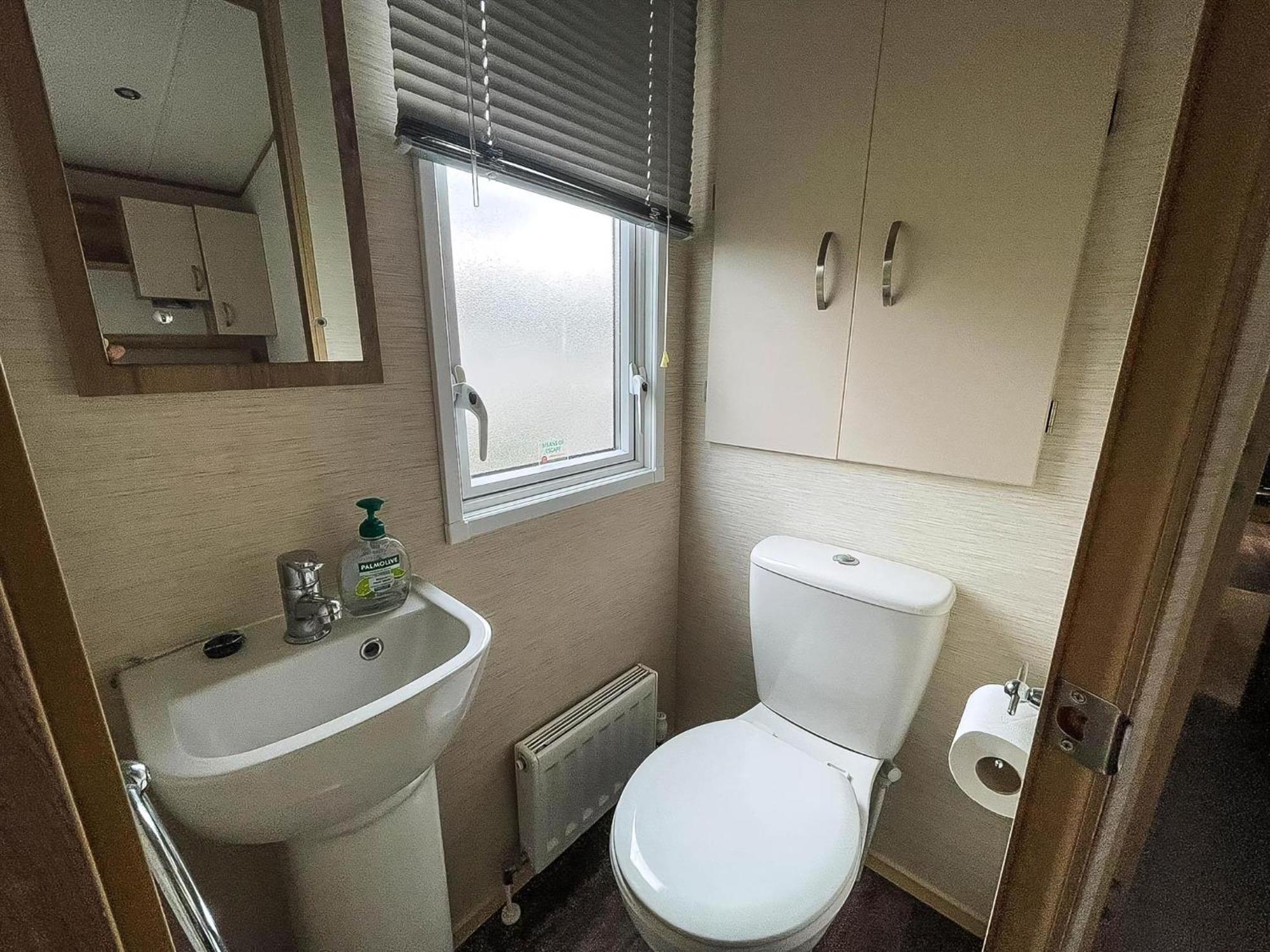 Hotel Lovely 6 Berth Caravan With Decking And Wifi In Kent, Ref 47017C à Whitstable Extérieur photo