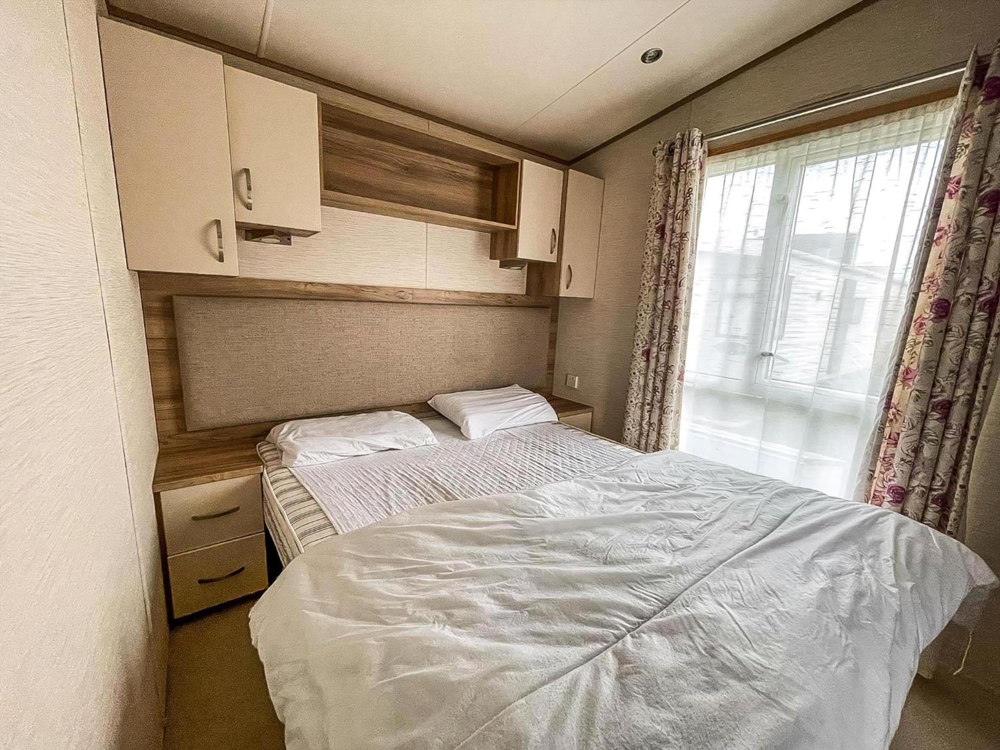Hotel Lovely 6 Berth Caravan With Decking And Wifi In Kent, Ref 47017C à Whitstable Extérieur photo